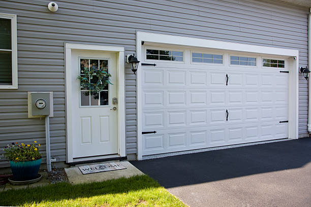 24/7 Emergency Garage Door Panel Replacement experts in Pearl, MS